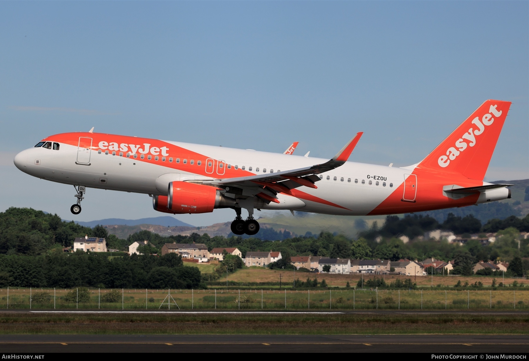 Aircraft Photo of G-EZOU | Airbus A320-214 | EasyJet | AirHistory.net #372296