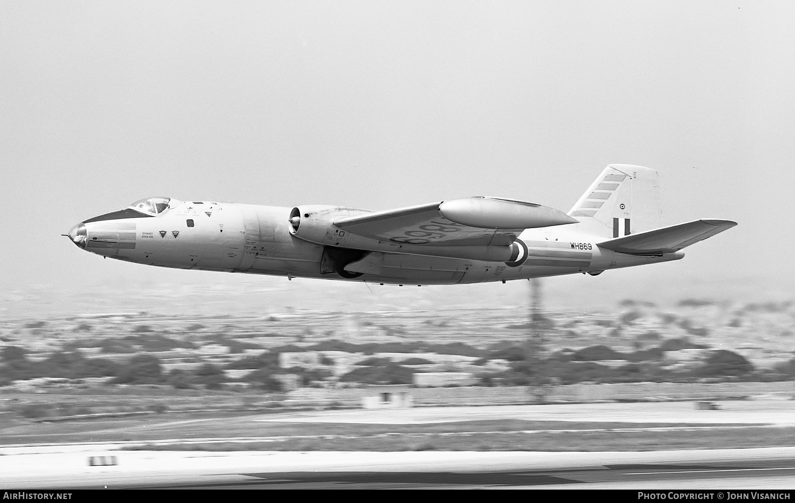 Aircraft Photo of WH869 | English Electric Canberra B2 | UK - Air Force | AirHistory.net #372321