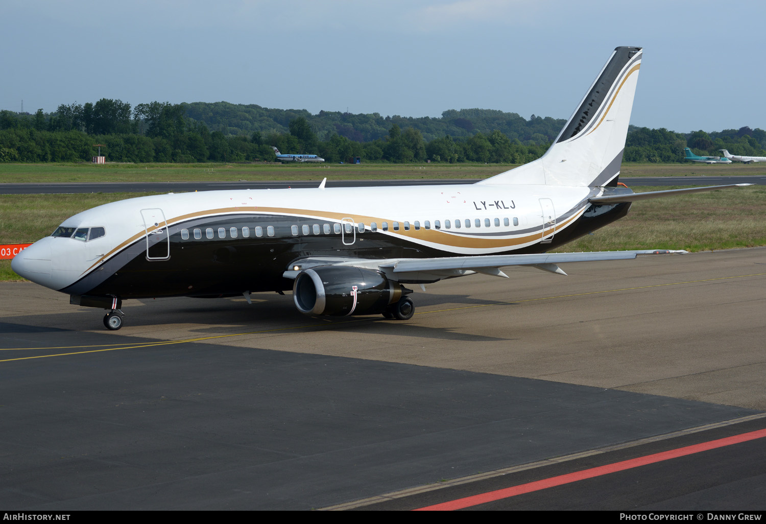 Aircraft Photo of LY-KLJ | Boeing 737-524 | AirHistory.net #372440