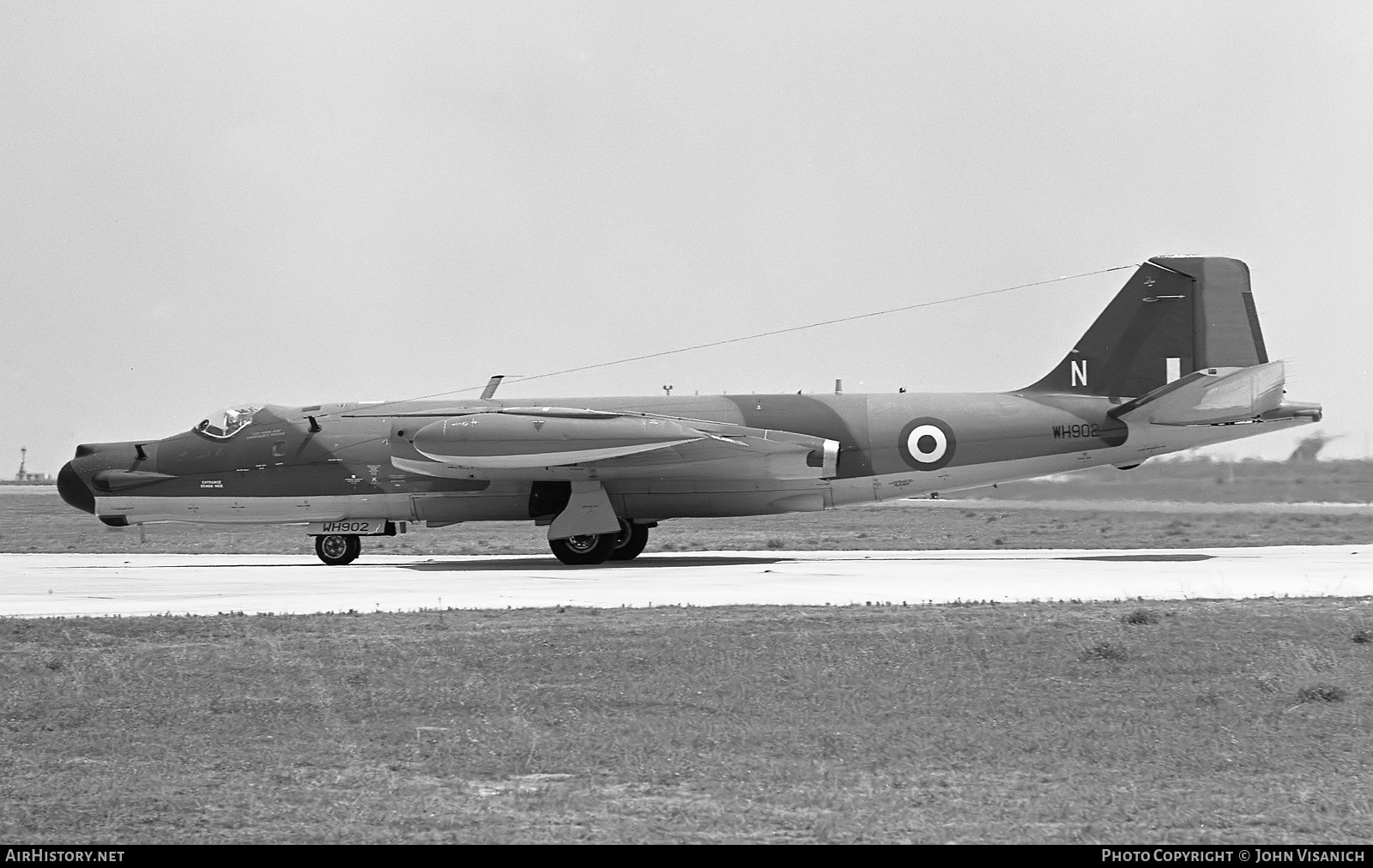Aircraft Photo of WH902 | English Electric Canberra T17 | UK - Air Force | AirHistory.net #372556