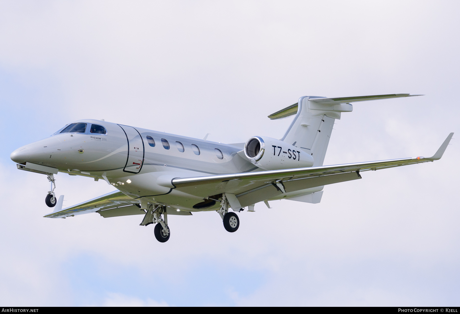 Aircraft Photo of T7-SST | Embraer EMB-505 Phenom 300E | AirHistory.net #373050