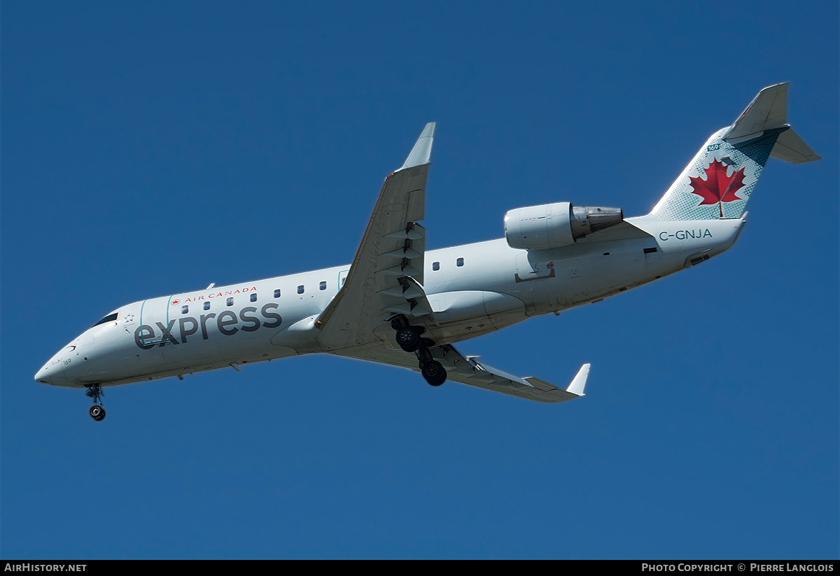 Aircraft Photo of C-GNJA | Bombardier CRJ-200ER (CL-600-2B19) | Air Canada Express | AirHistory.net #373060