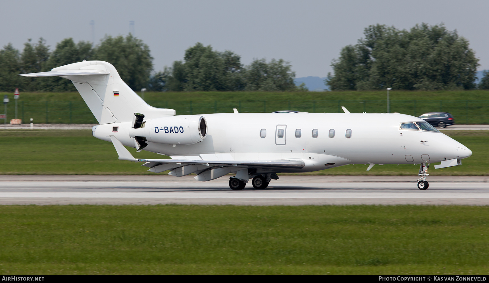 Aircraft Photo of D-BADO | Bombardier Challenger 300 (BD-100-1A10) | AirHistory.net #373075