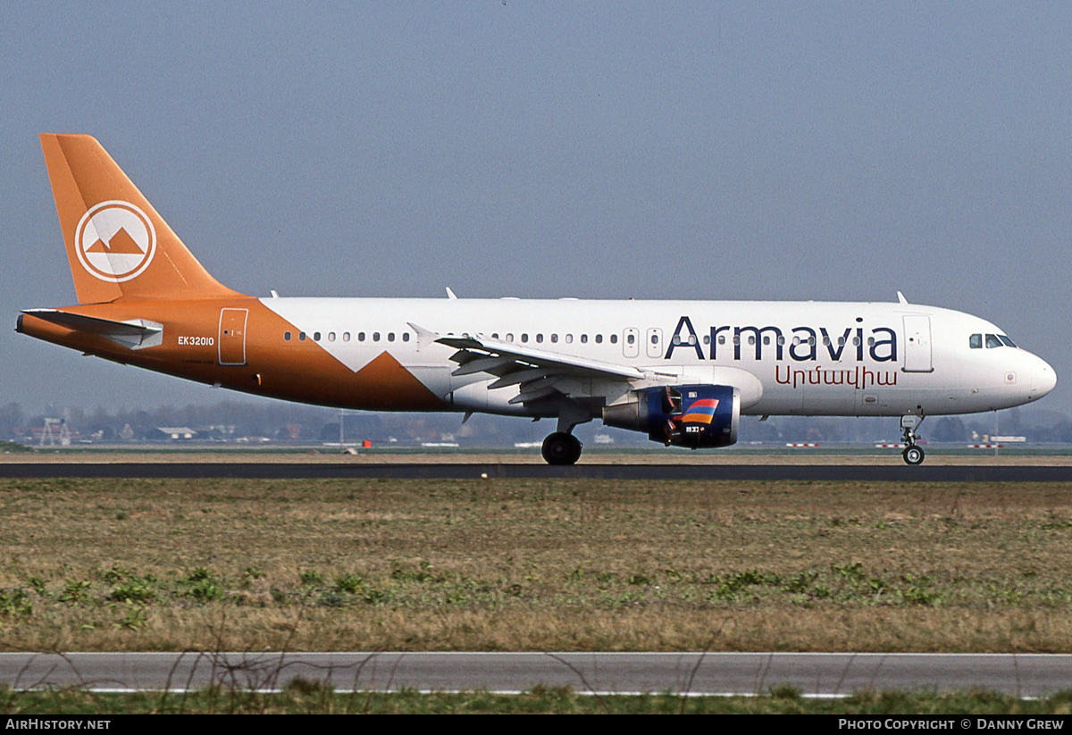 Aircraft Photo of EK-32010 | Airbus A320-211 | Armavia | AirHistory.net #373402