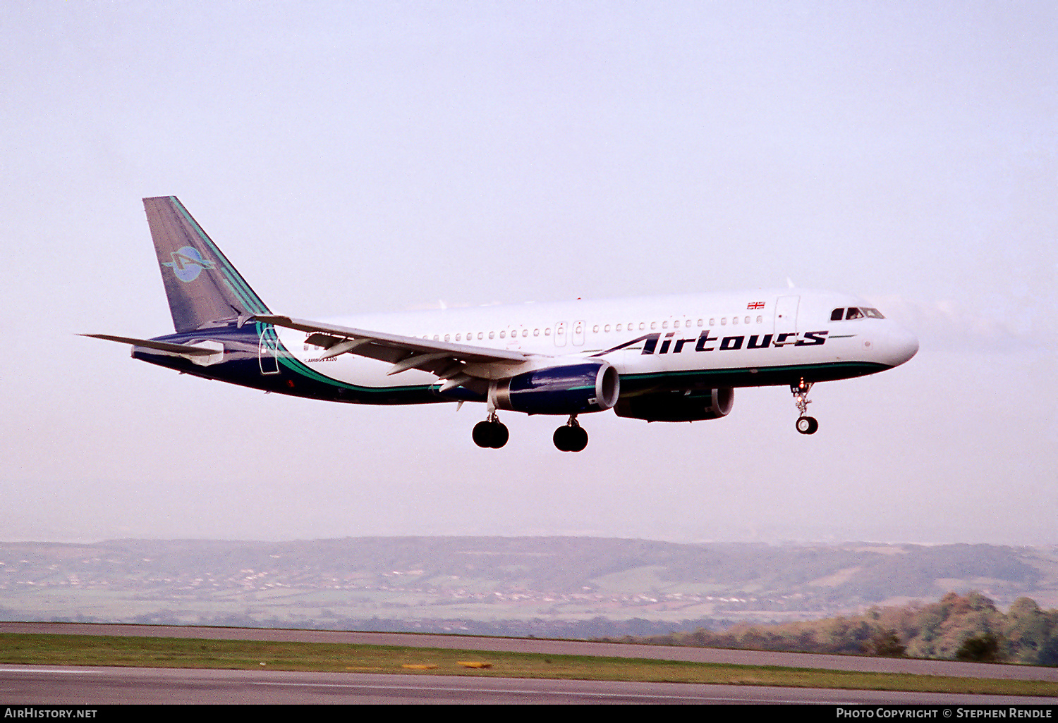 Aircraft Photo of G-SUEE | Airbus A320-231 | Airtours International | AirHistory.net #373455
