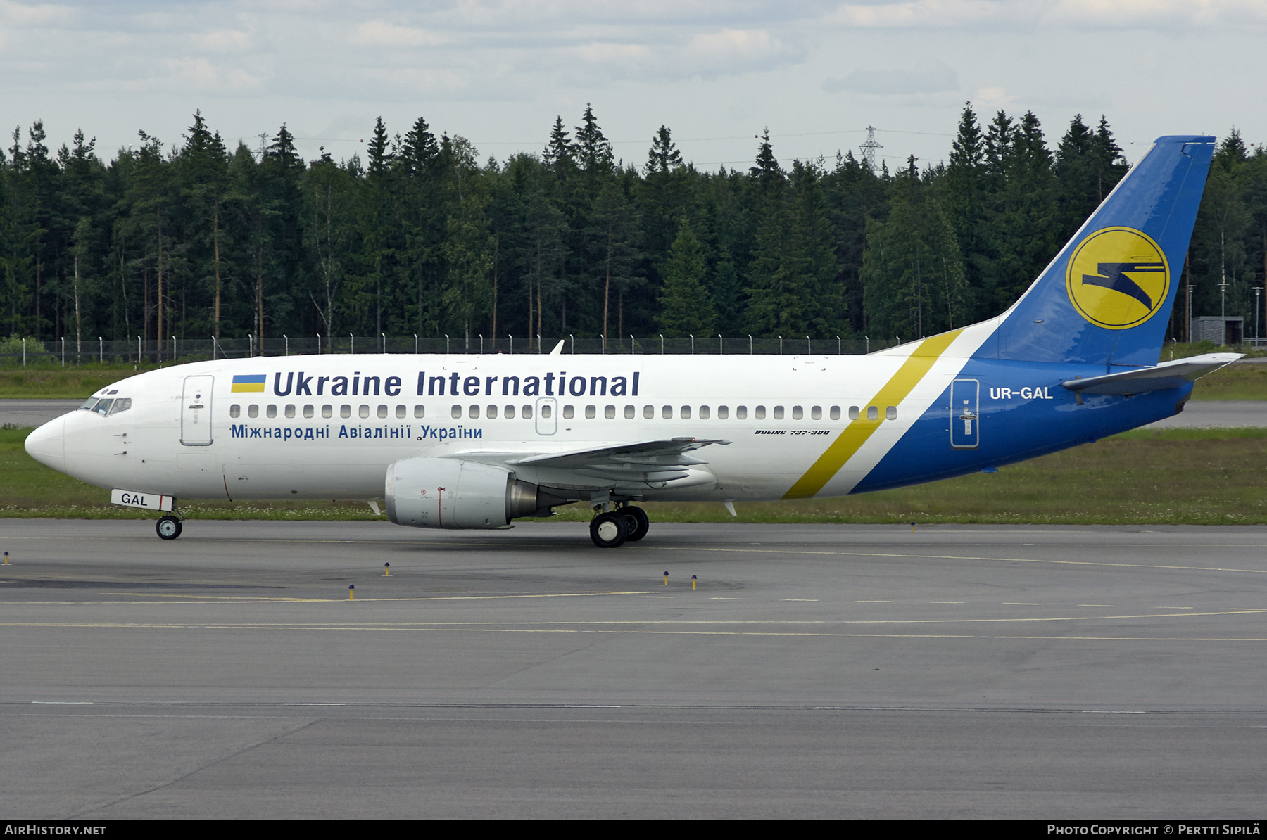 Aircraft Photo of UR-GAL | Boeing 737-341 | Ukraine International Airlines | AirHistory.net #373511
