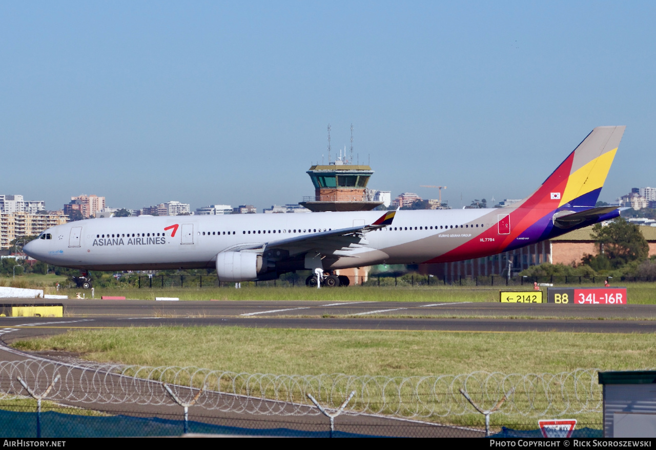 Aircraft Photo of HL7794 | Airbus A330-323E | Asiana Airlines | AirHistory.net #373571