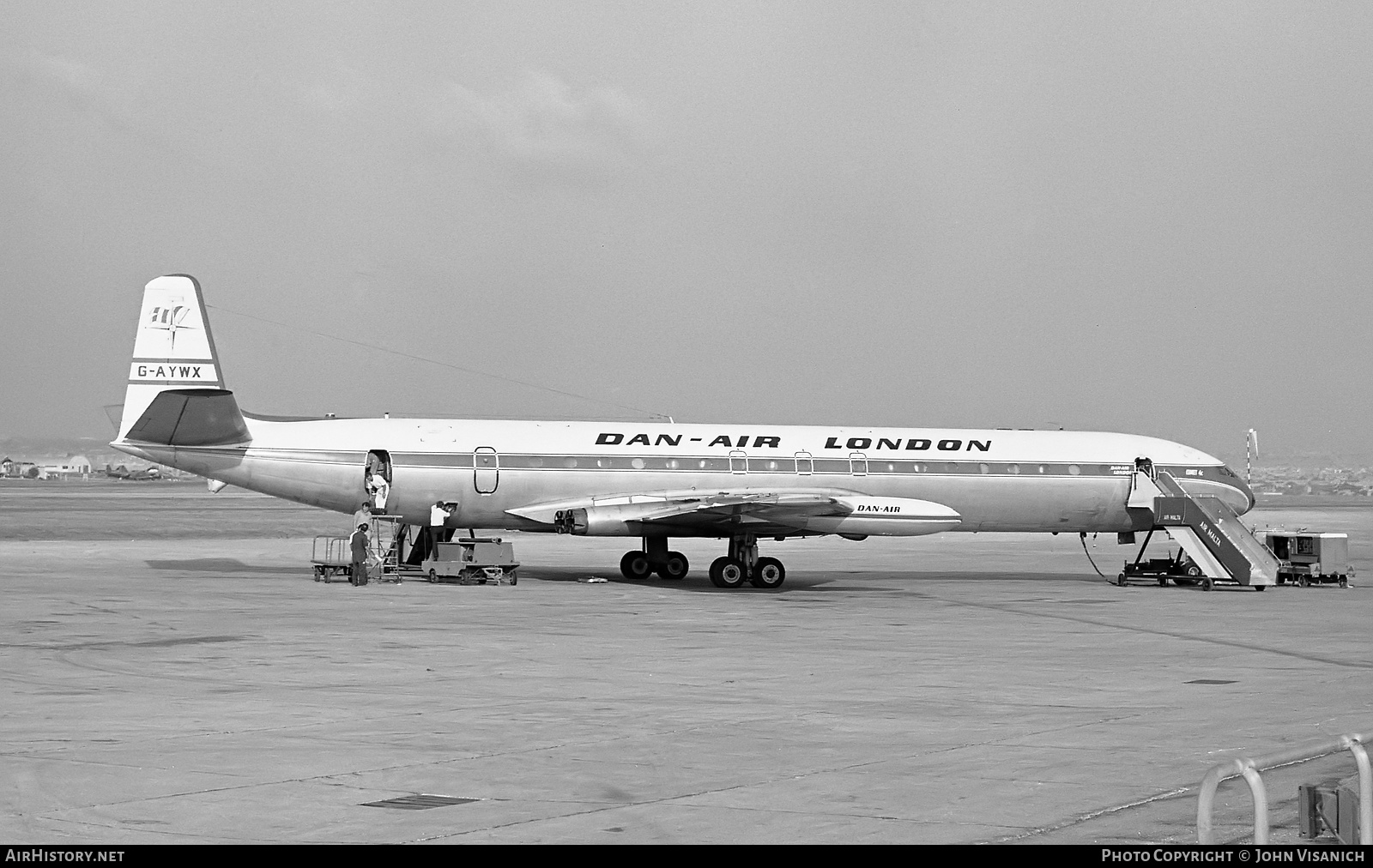 Aircraft Photo of G-AYWX | De Havilland D.H. 106 Comet 4C | Dan-Air London | AirHistory.net #373656