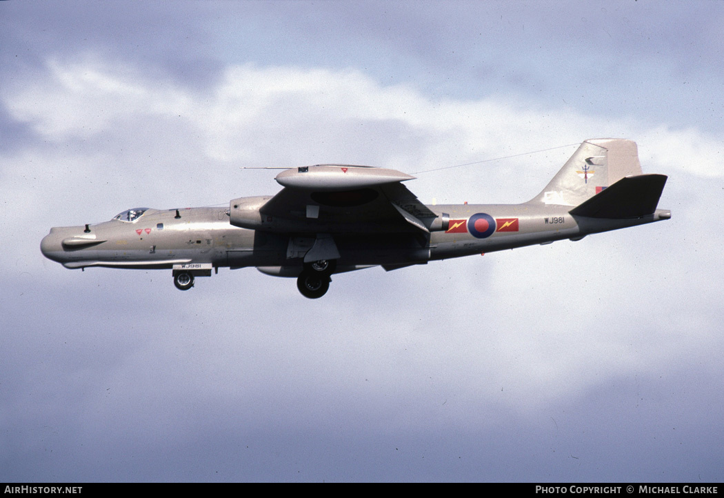 Aircraft Photo of WJ981 | English Electric Canberra T17A | UK - Air Force | AirHistory.net #373778