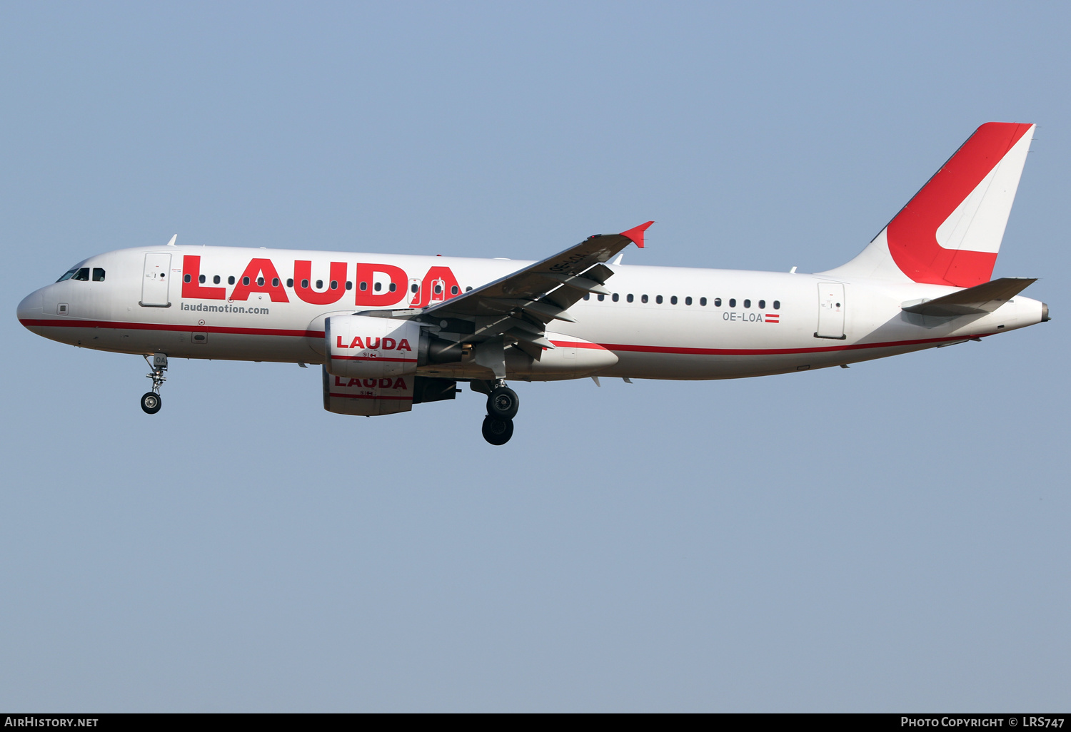 Aircraft Photo of OE-LOA | Airbus A320-214 | Laudamotion | AirHistory.net #374065