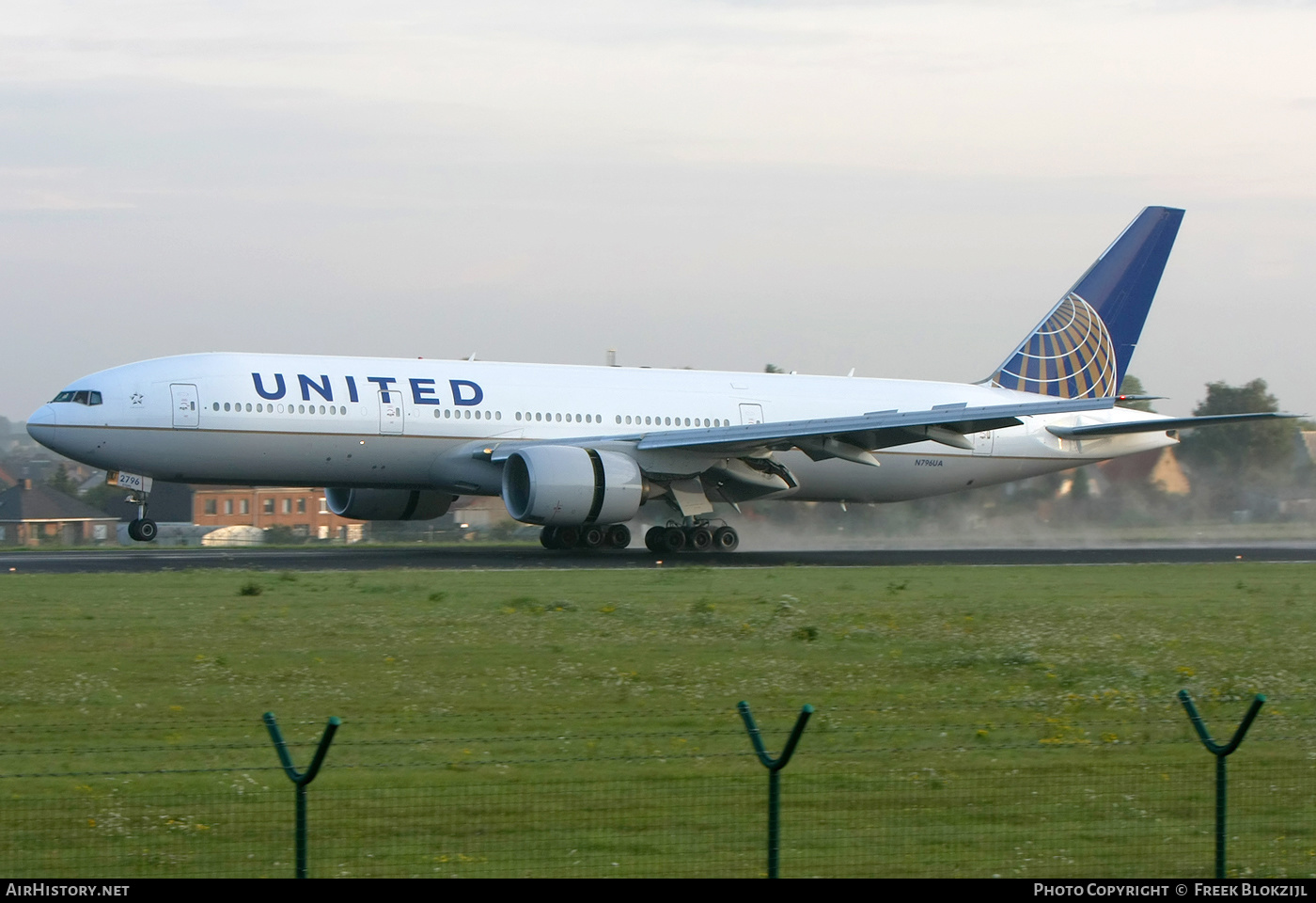 Aircraft Photo of N796UA | Boeing 777-222/ER | United Airlines | AirHistory.net #374548