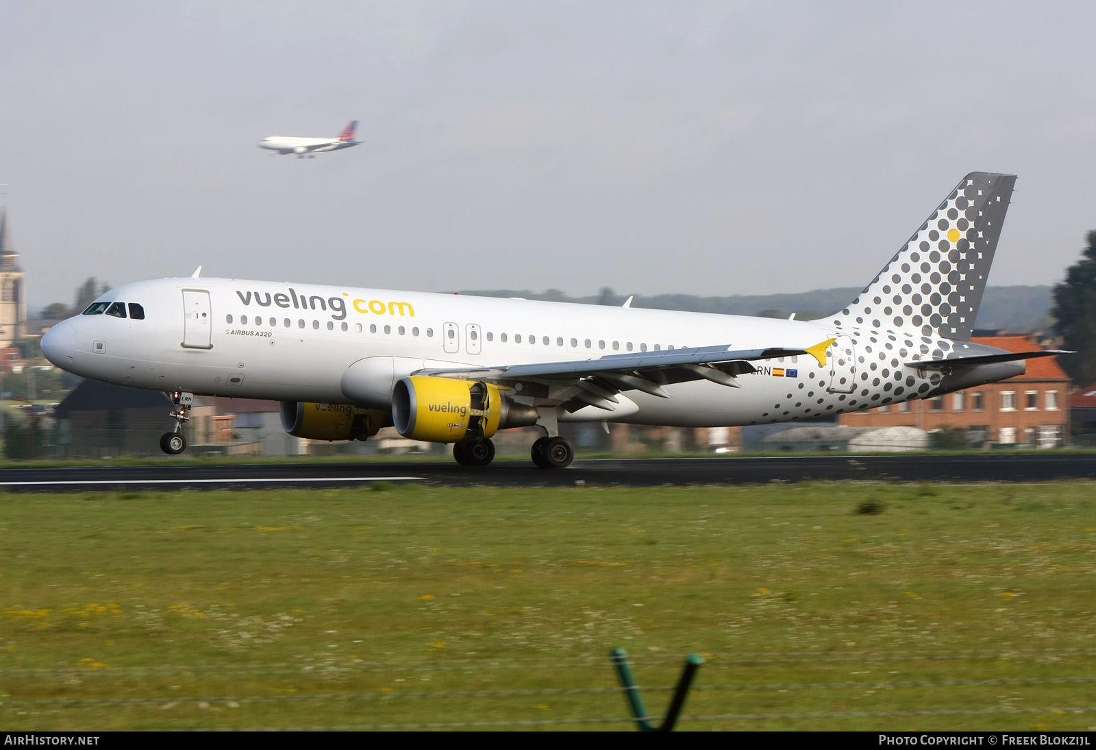 Aircraft Photo of EC-LRN | Airbus A320-214 | Vueling Airlines | AirHistory.net #374559