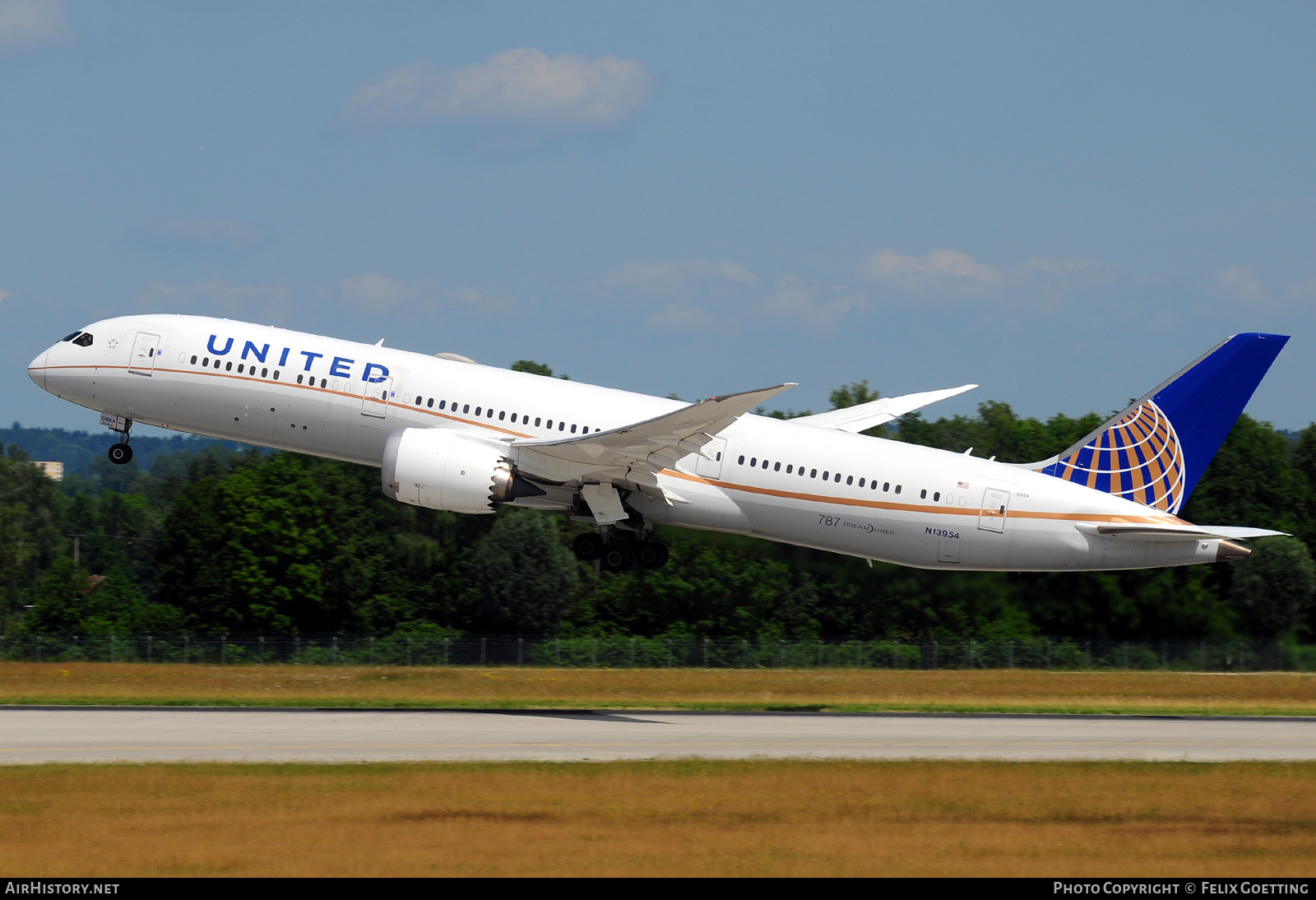 Aircraft Photo of N13954 | Boeing 787-9 Dreamliner | United Airlines | AirHistory.net #374794