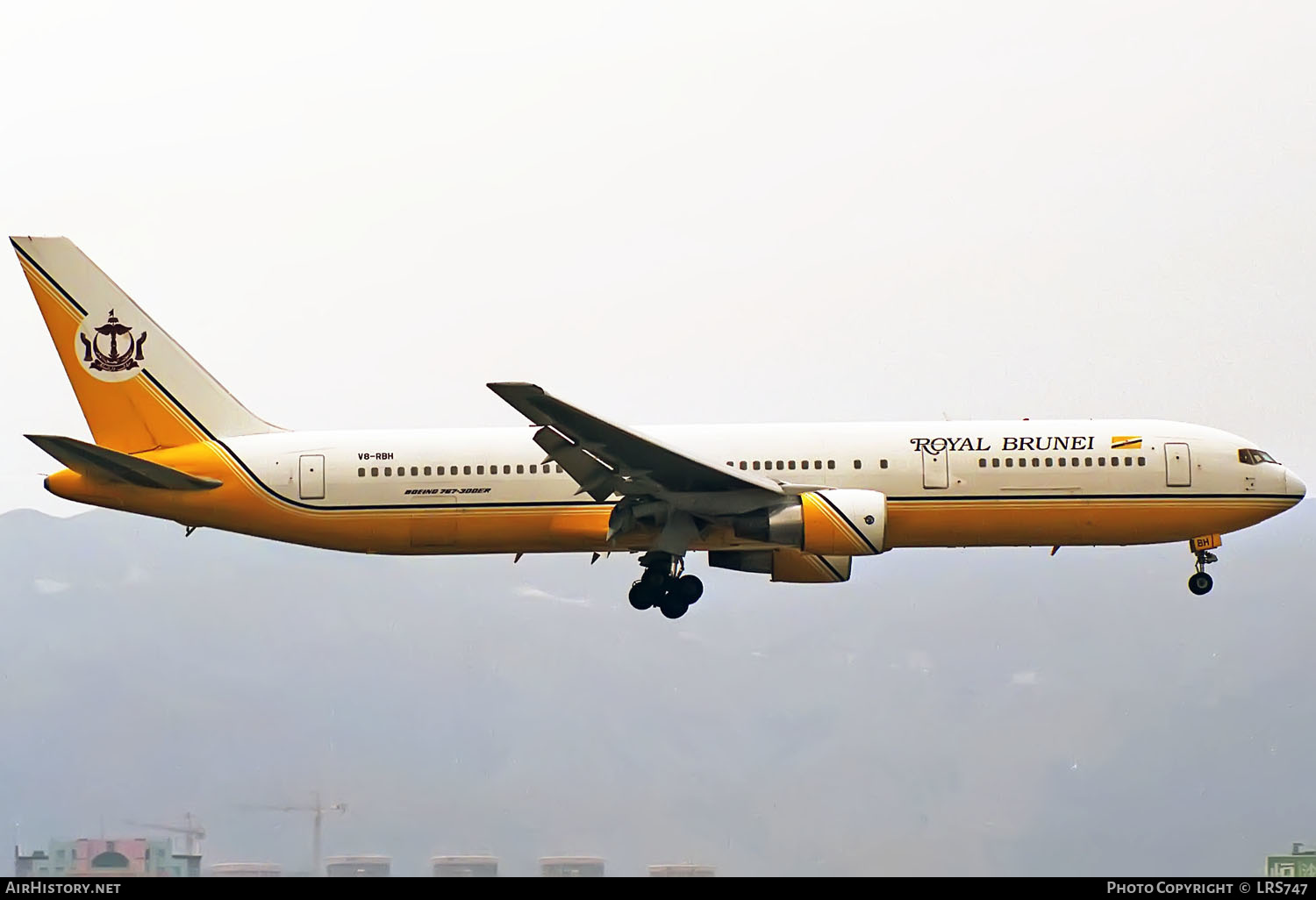 Aircraft Photo of V8-RBH | Boeing 767-33A/ER | Royal Brunei Airlines | AirHistory.net #375138