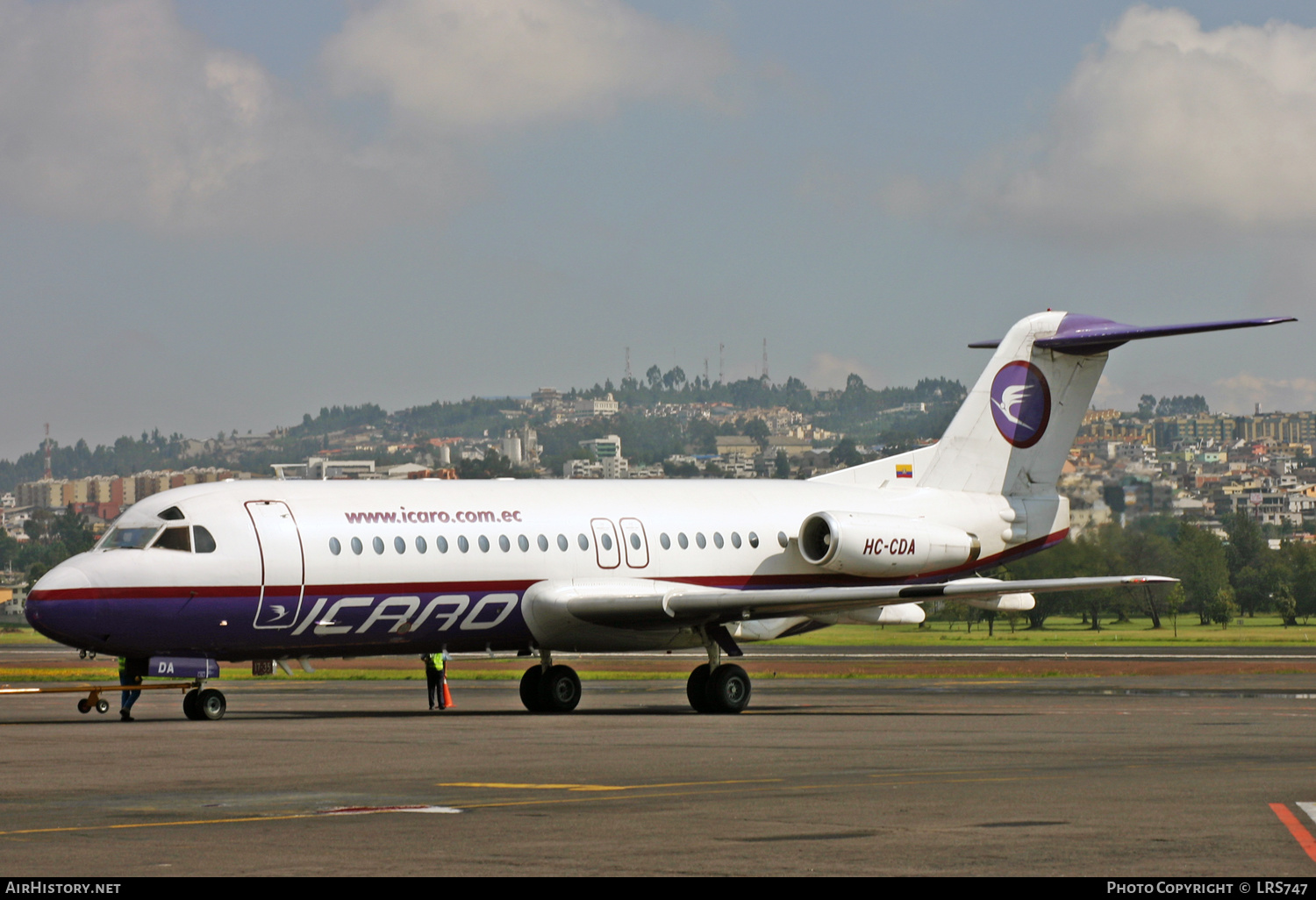 Aircraft Photo of HC-CDA | Fokker F28-4000 Fellowship | Ícaro Air | AirHistory.net #375192