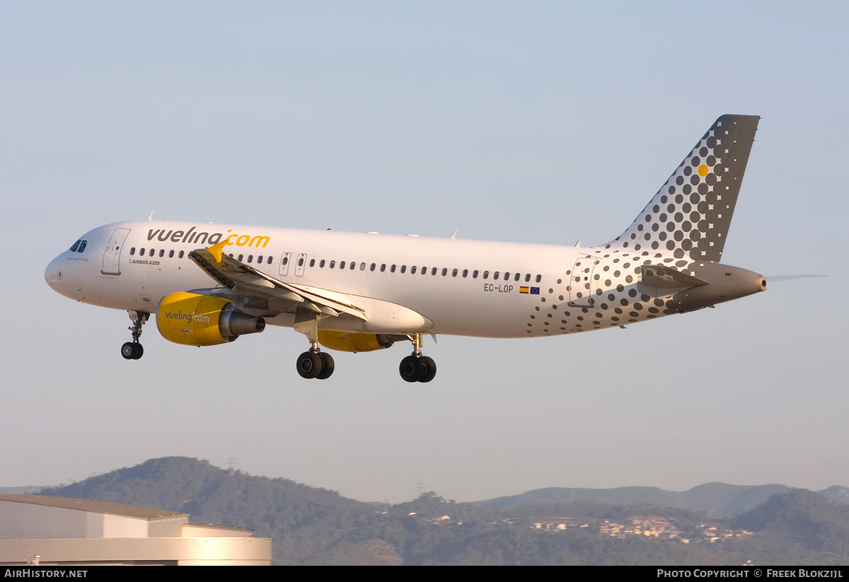 Aircraft Photo of EC-LOP | Airbus A320-214 | Vueling Airlines | AirHistory.net #375259