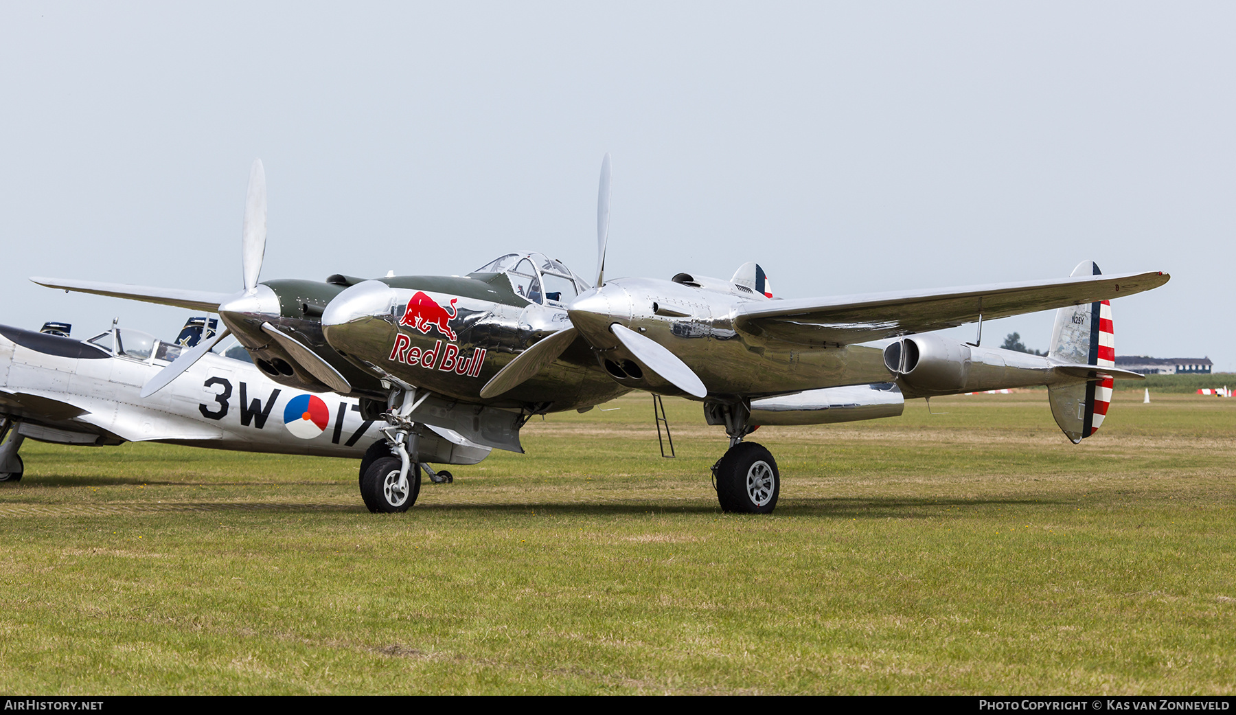 Aircraft Photo of N25Y | Lockheed P-38L Lightning | Red Bull | AirHistory.net #375486