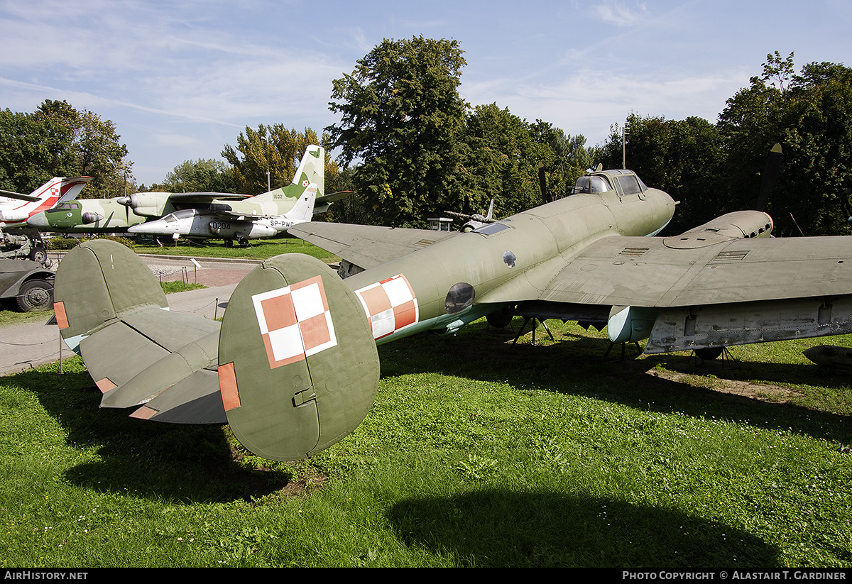 Aircraft Photo of No Reg | Petlyakov Pe-2FT | Poland - Air Force | AirHistory.net #375531