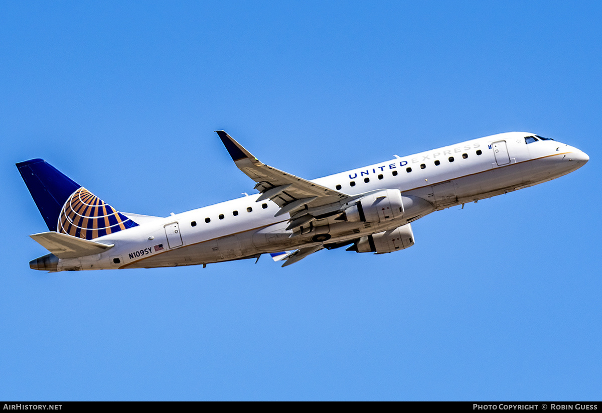 Aircraft Photo of N109SY | Embraer 175LR (ERJ-170-200LR) | United Express | AirHistory.net #375561