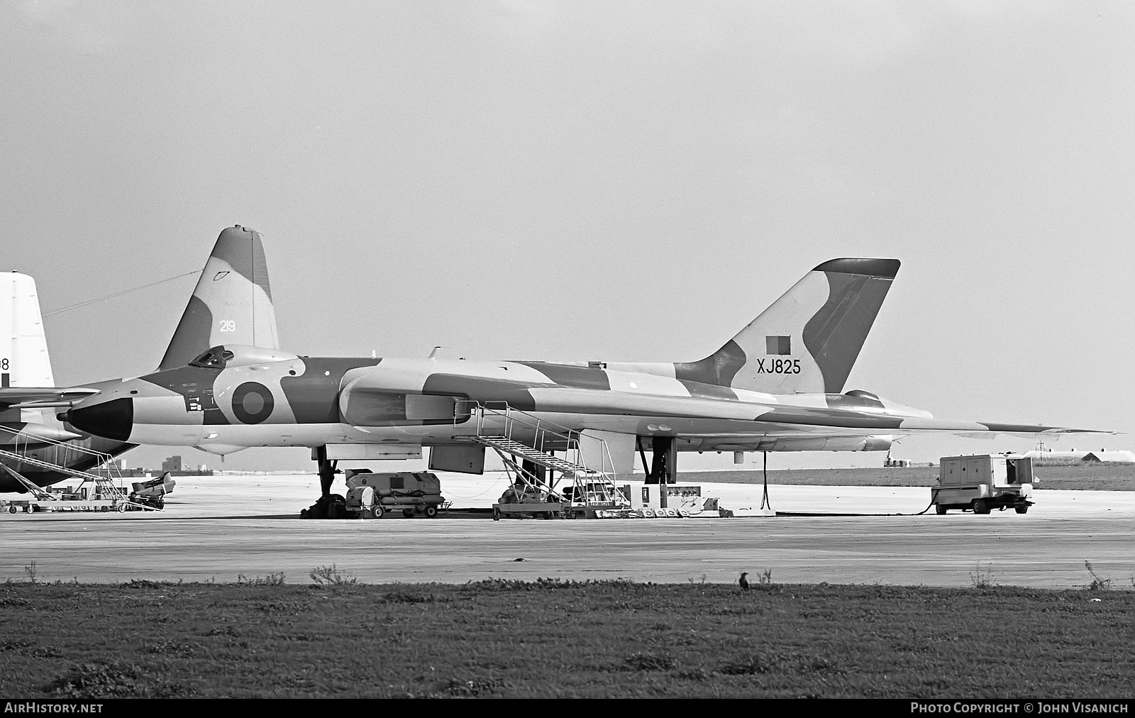 Aircraft Photo of XJ825 | Avro 698 Vulcan B.2 | UK - Air Force | AirHistory.net #375638