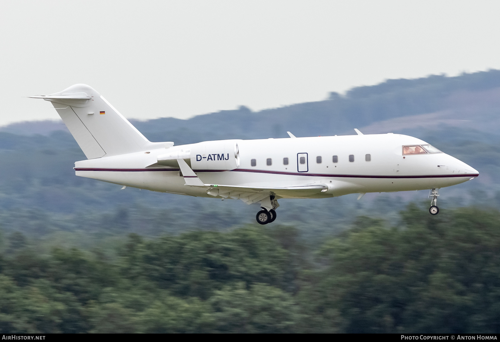Aircraft Photo of D-ATMJ | Bombardier Challenger 604 (CL-600-2B16) | AirHistory.net #375745