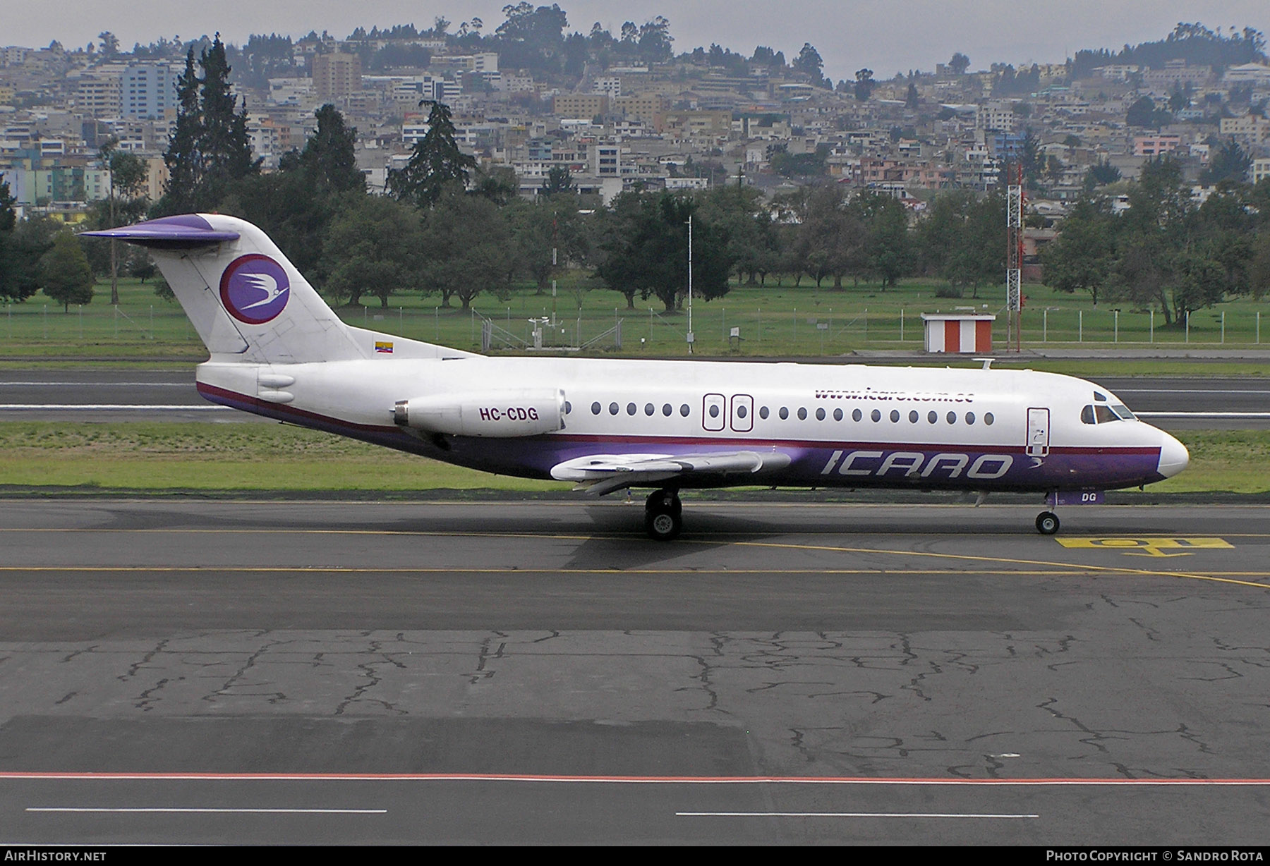 Aircraft Photo of HC-CDG | Fokker F28-4000 Fellowship | Ícaro Air | AirHistory.net #376166