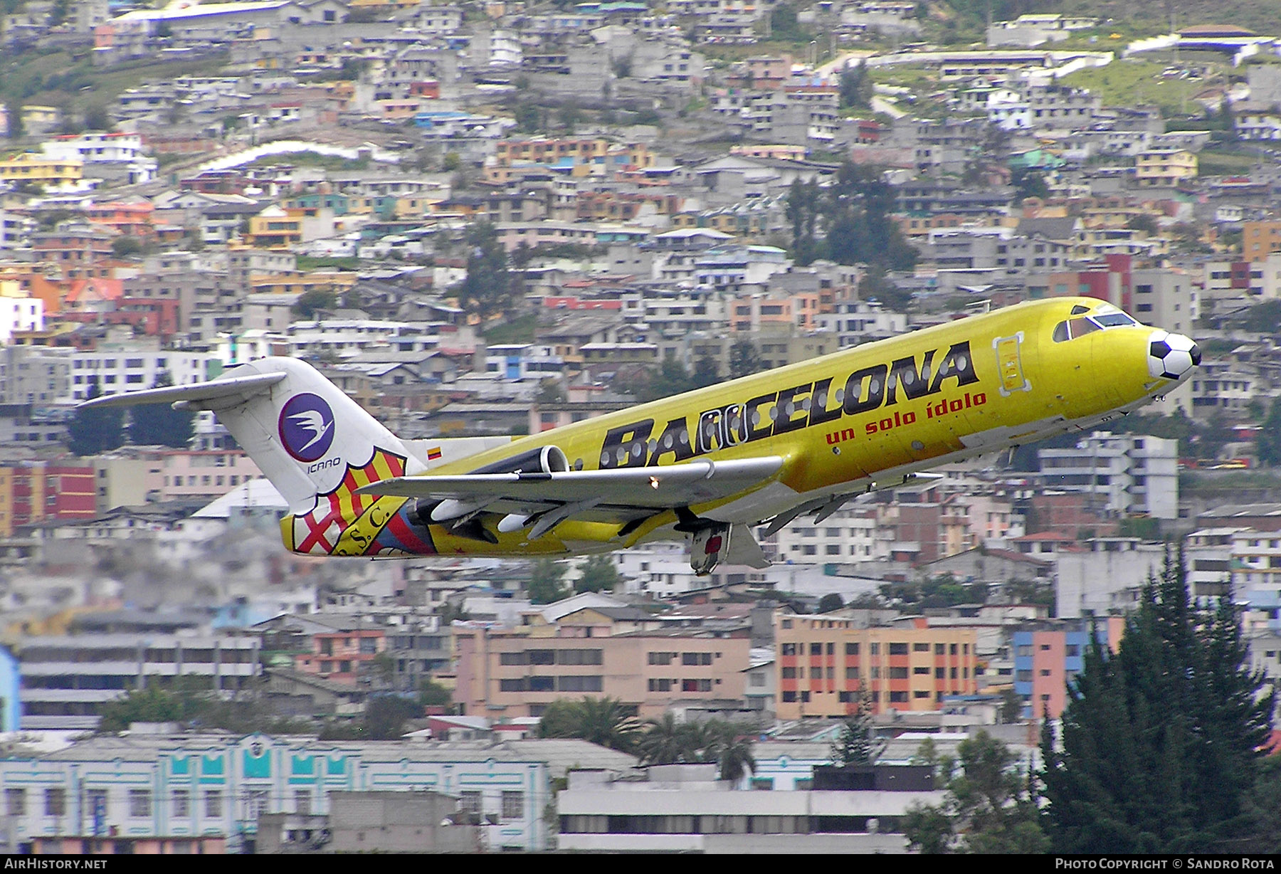 Aircraft Photo of HC-CDT | Fokker F28-4000 Fellowship | Ícaro Air | AirHistory.net #376172