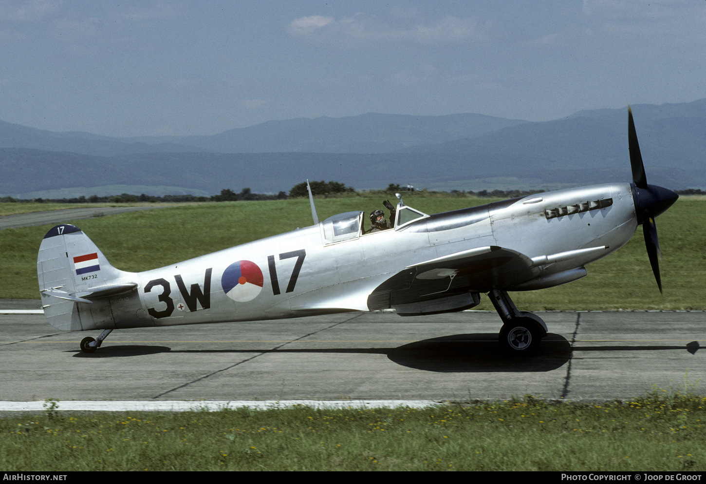 Aircraft Photo of PH-OUQ / 3W-17 | Supermarine 361 Spitfire LF9C | Netherlands - Air Force | AirHistory.net #376315