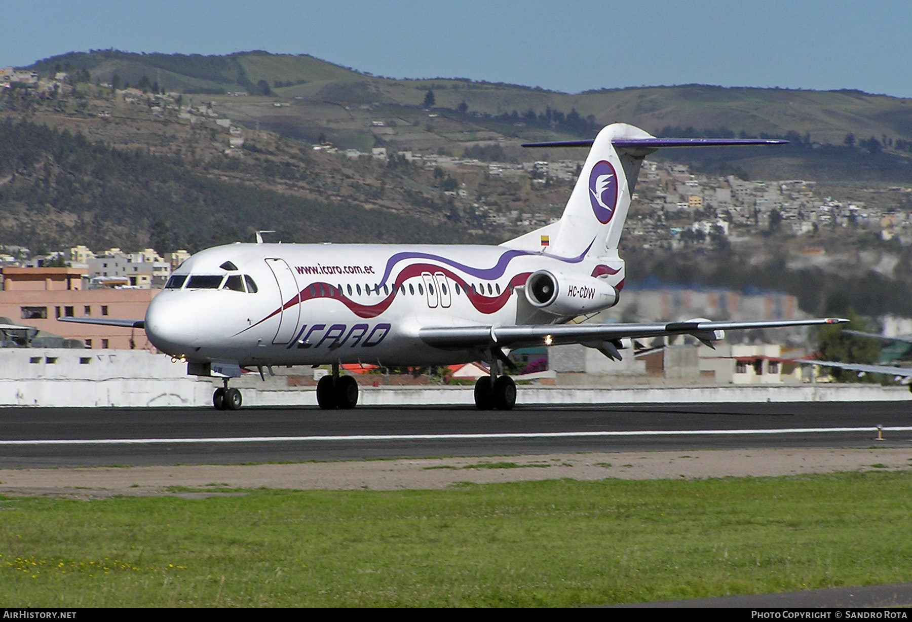 Aircraft Photo of HC-CDW | Fokker F28-4000 Fellowship | Ícaro Air | AirHistory.net #376371