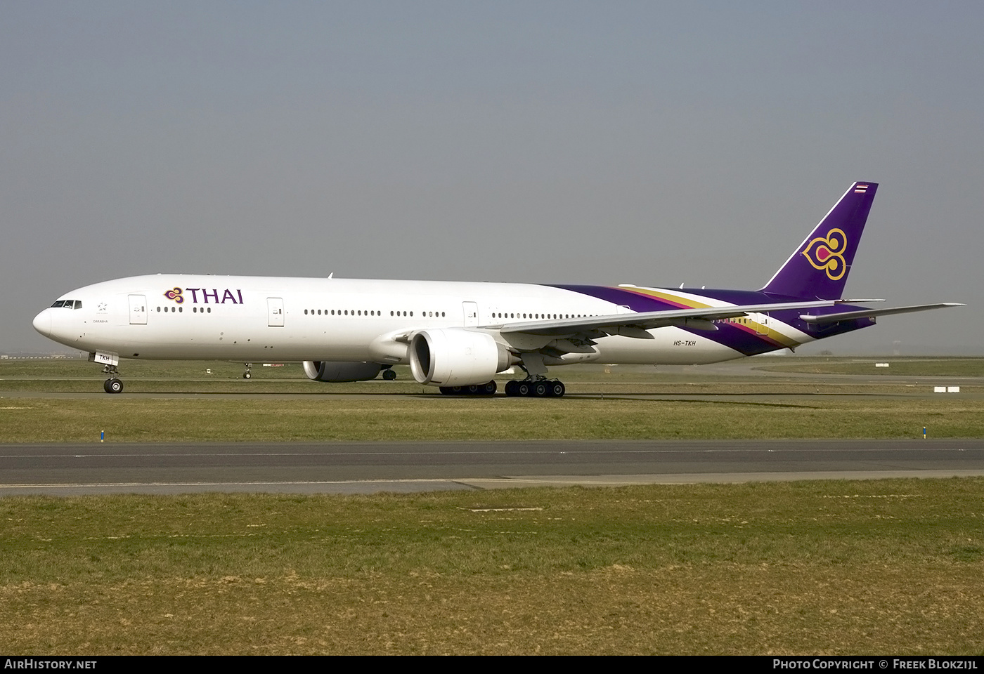 Aircraft Photo of HS-TKH | Boeing 777-35R/ER | Thai Airways International | AirHistory.net #376380