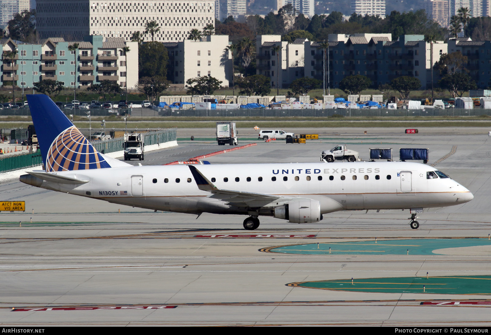Aircraft Photo of N130SY | Embraer 175LR (ERJ-170-200LR) | United Express | AirHistory.net #376886