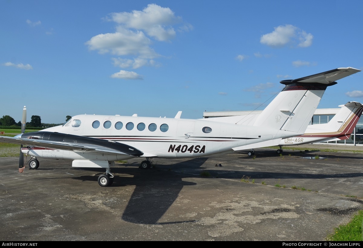 Aircraft Photo of N404SA | Hawker Beechcraft 350i King Air (B300) | AirHistory.net #376906