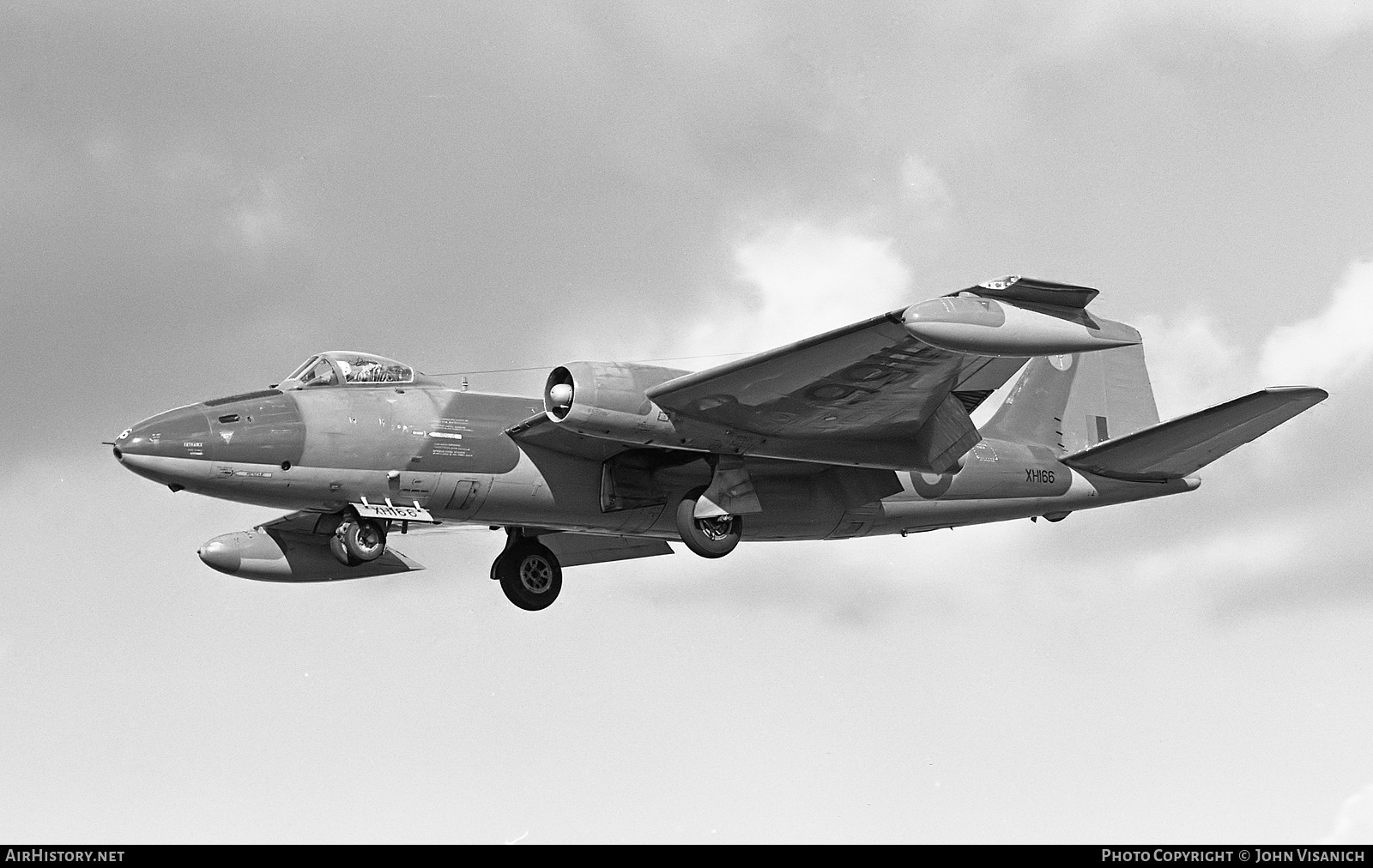 Aircraft Photo of XH166 | English Electric Canberra PR9 | UK - Air Force | AirHistory.net #377012