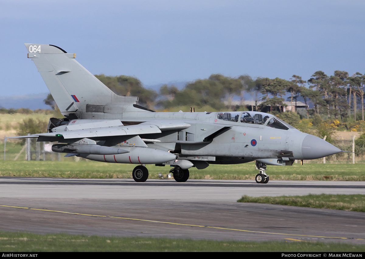 Aircraft Photo of ZA598 | Panavia Tornado GR4 | UK - Air Force | AirHistory.net #377028