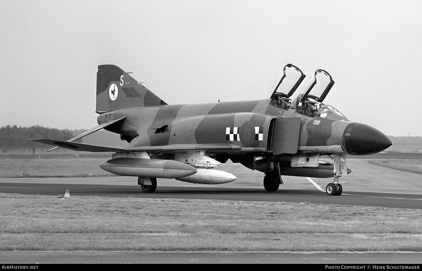 Aircraft Photo of XV569 | McDonnell Douglas F-4K Phantom FG1 | UK - Air Force | AirHistory.net #377049