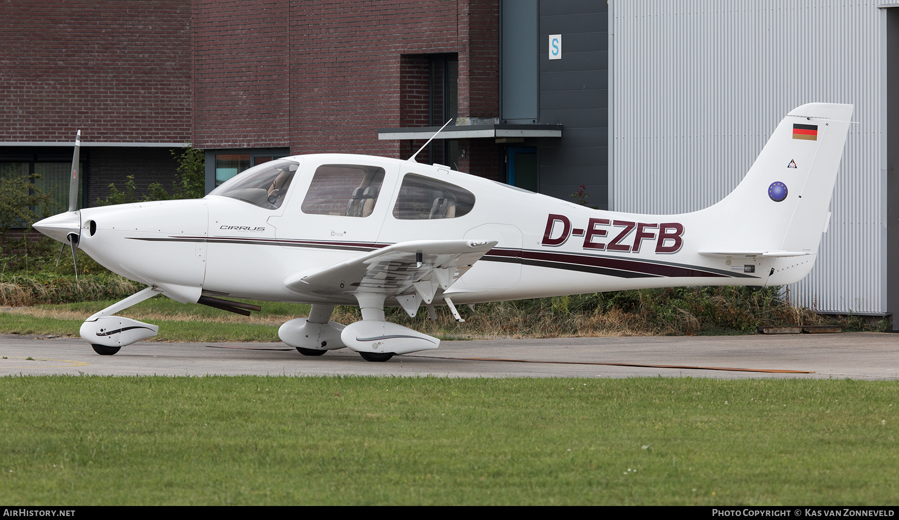 Aircraft Photo of D-EZFB | Cirrus SR-20 G1 | AirHistory.net #377156