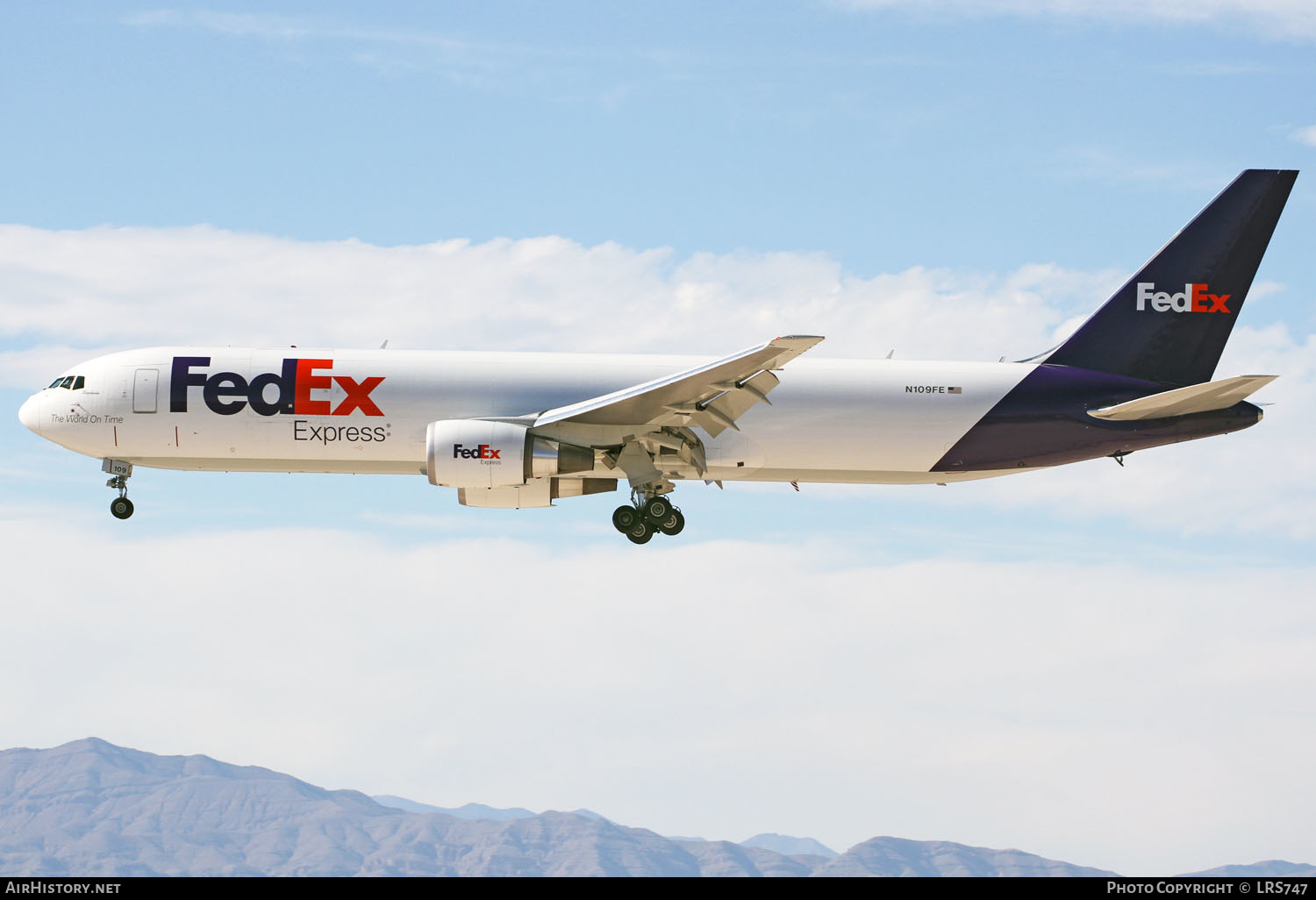 Aircraft Photo of N109FE | Boeing 767-3S2F/ER | FedEx Express | AirHistory.net #377381