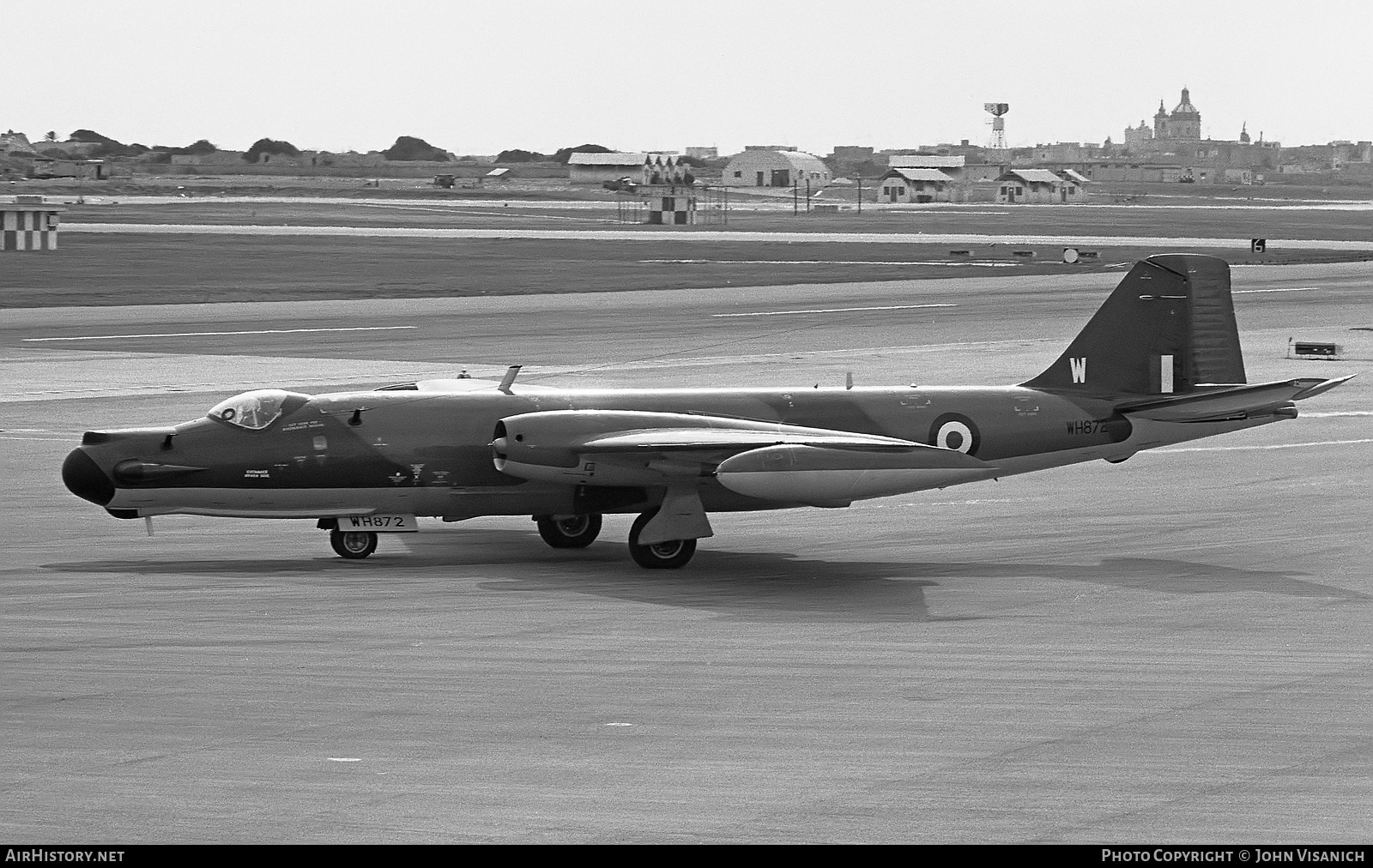 Aircraft Photo of WH872 | English Electric Canberra T17 | UK - Air Force | AirHistory.net #377496