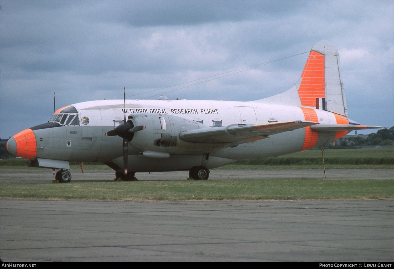 Aircraft Photo of WF425 | Vickers 668 Varsity T.1 | UK - Air Force | AirHistory.net #377730