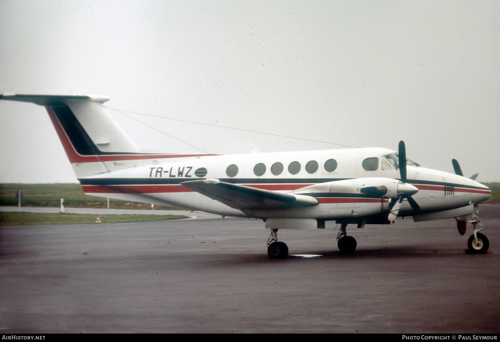 Aircraft Photo of TR-LWZ | Beech 200 Super King Air | AirHistory.net #377863
