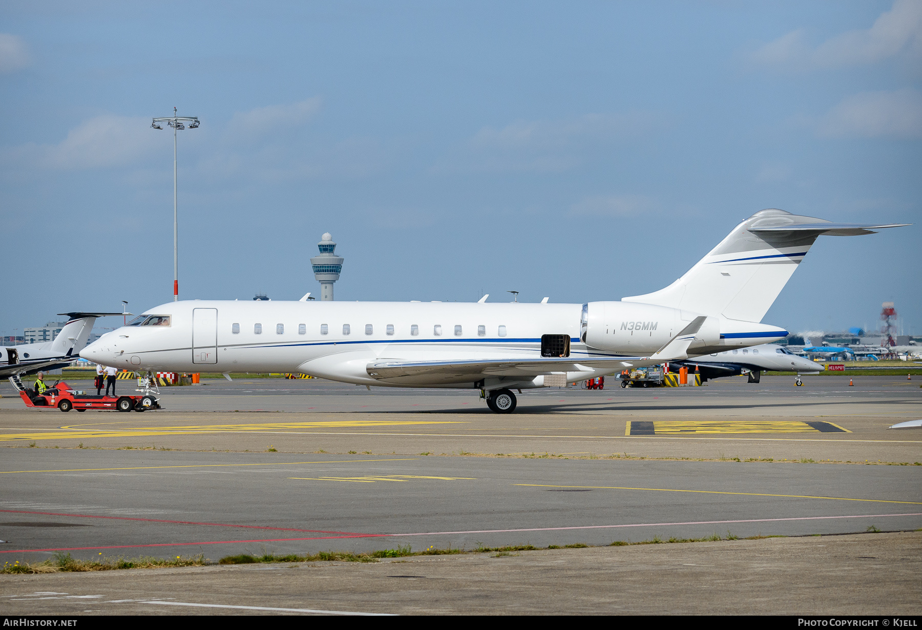 Aircraft Photo of N36MM | Bombardier Global Express XRS (BD-700-1A10) | AirHistory.net #377870
