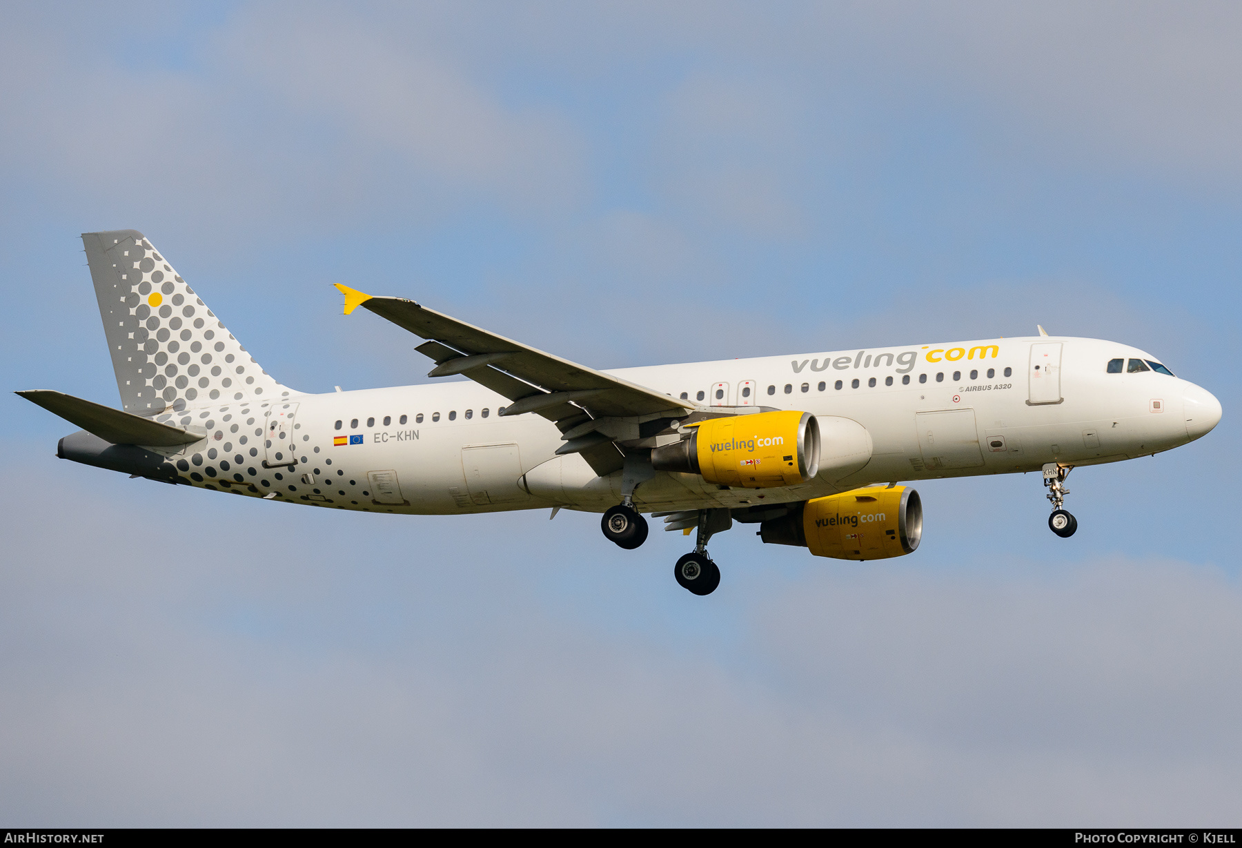 Aircraft Photo of EC-KHN | Airbus A320-216 | Vueling Airlines | AirHistory.net #377887