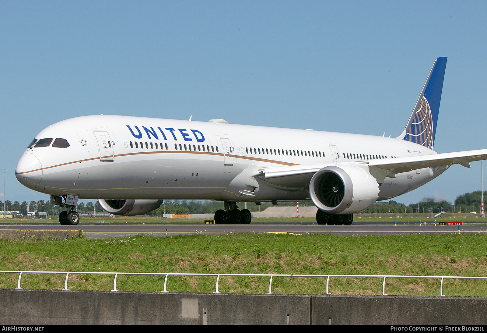 Aircraft Photo of N16009 | Boeing 787-10 Dreamliner | United Airlines | AirHistory.net #377890