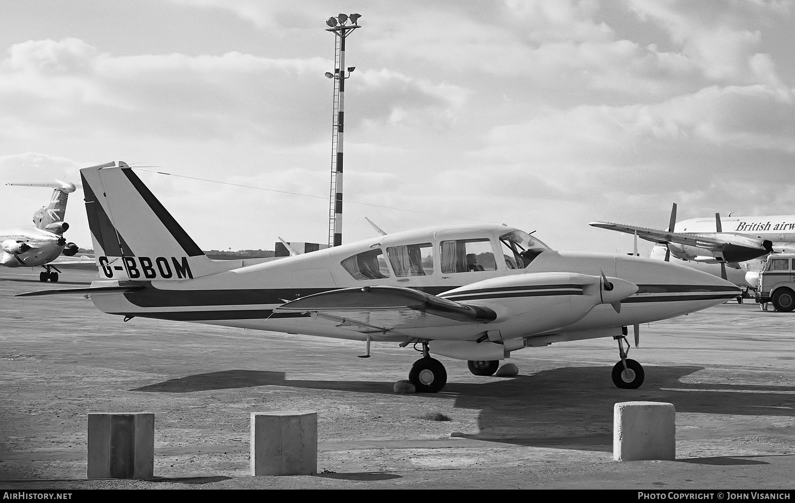 Aircraft Photo of G-BBOM | Piper PA-23-250 Aztec E | AirHistory.net #377994
