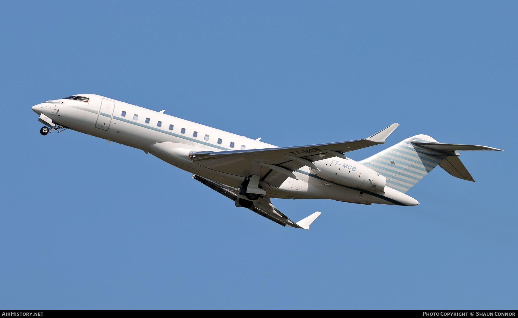 Aircraft Photo of T7-MCB | Bombardier Global Express XRS (BD-700-1A10) | AirHistory.net #378045