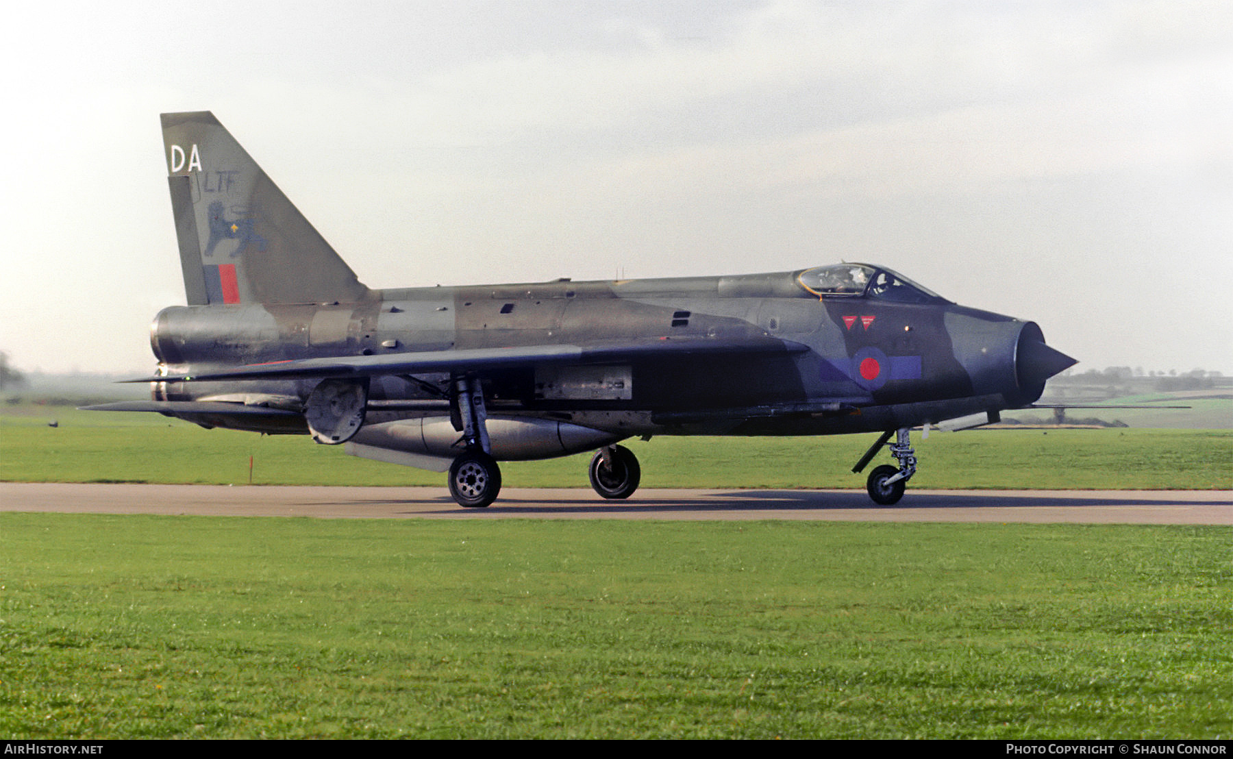 Aircraft Photo of XR720 | English Electric Lightning F3 | UK - Air Force | AirHistory.net #378113