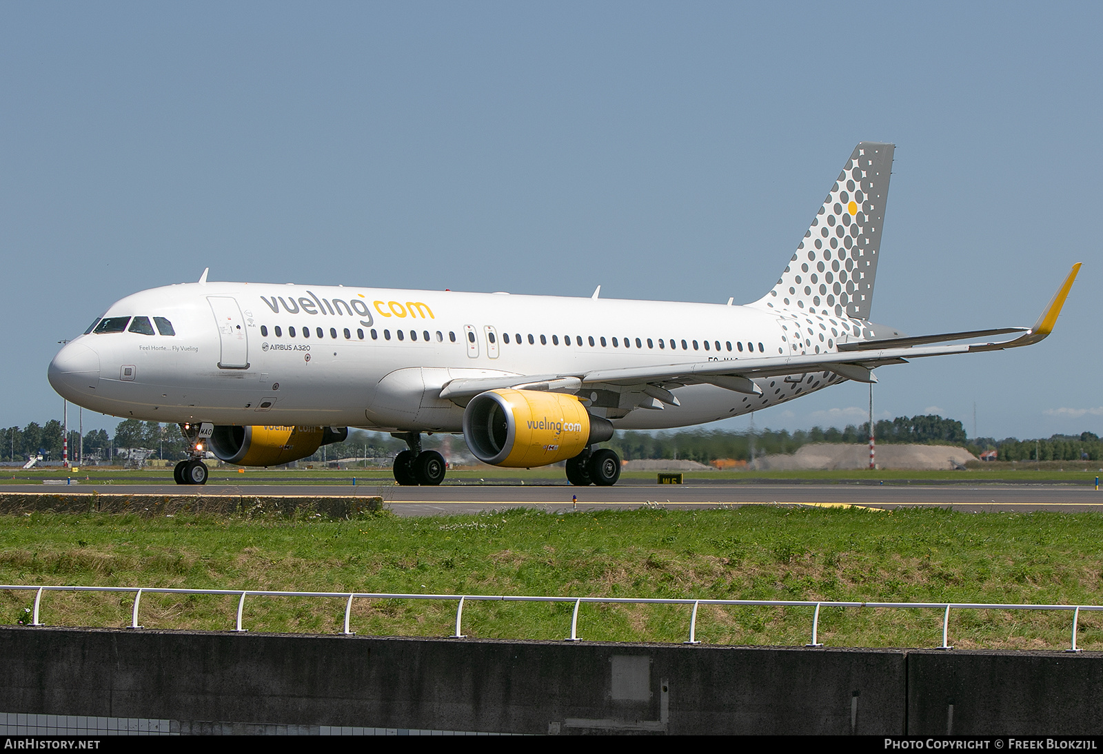 Aircraft Photo of EC-MAO | Airbus A320-214 | Vueling Airlines | AirHistory.net #378156