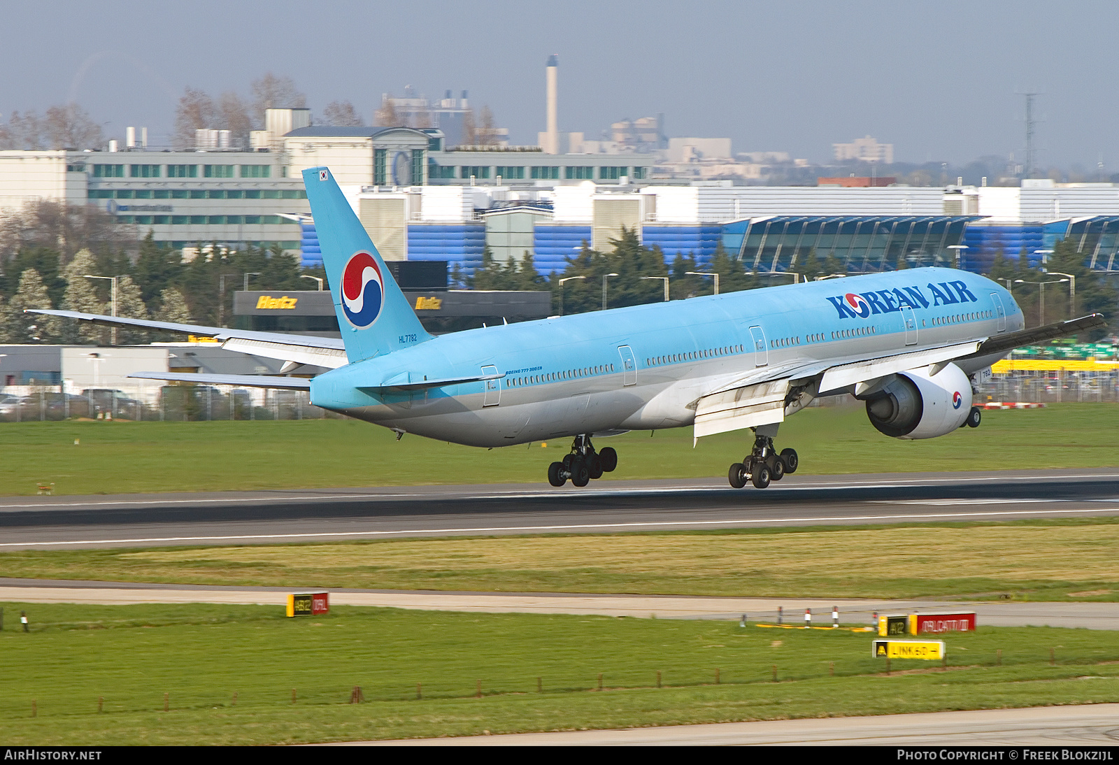 Aircraft Photo of HL7782 | Boeing 777-3B5/ER | Korean Air | AirHistory.net #378179