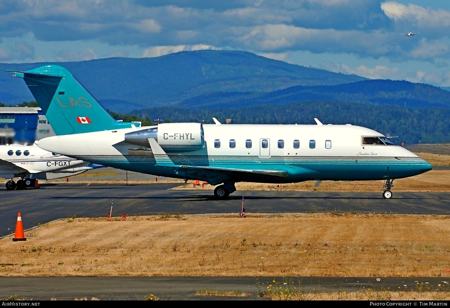 Aircraft Photo of C-FHYL | Bombardier Challenger 604 (CL-600-2B16) | London Air Services - LAS | AirHistory.net #378185