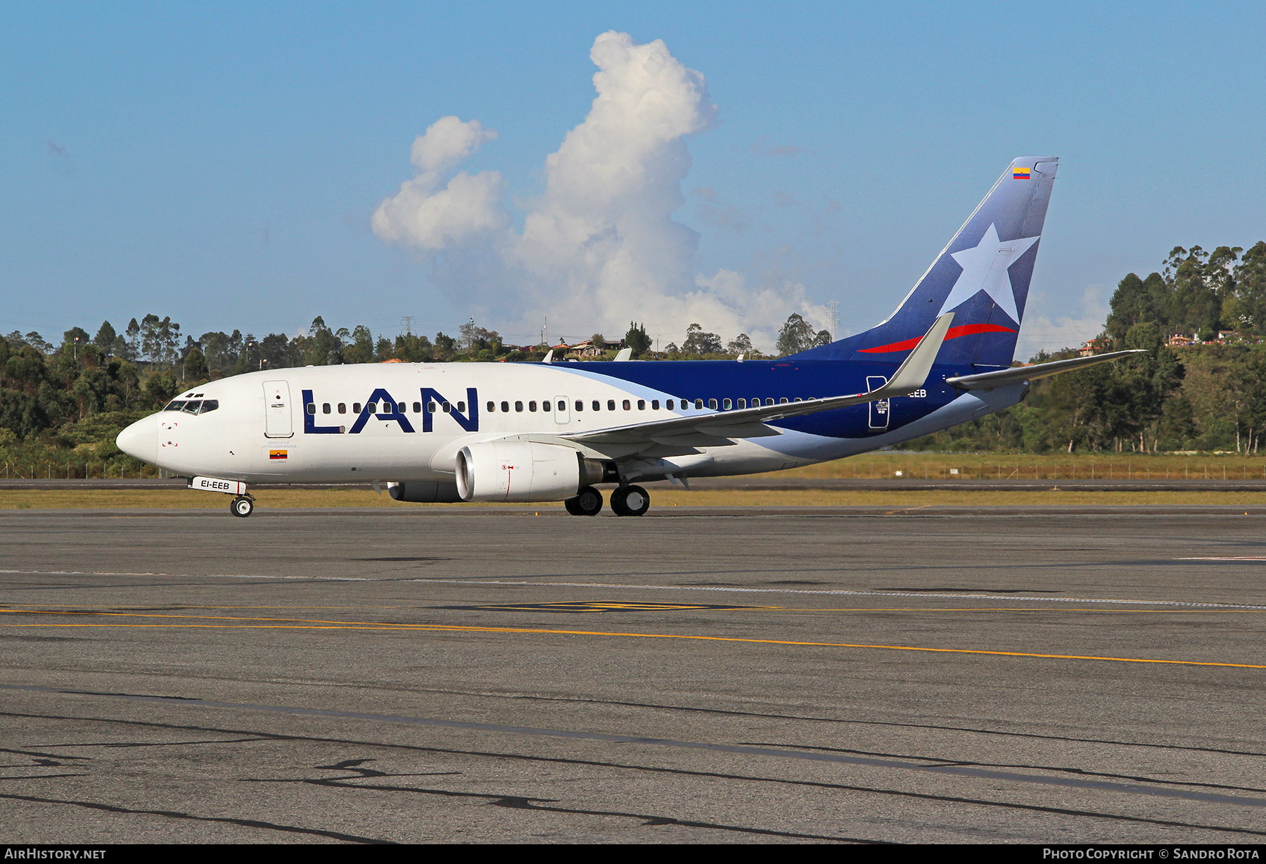 Aircraft Photo of EI-EEB | Boeing 737-73S | LAN Airlines - Línea Aérea Nacional | AirHistory.net #378309